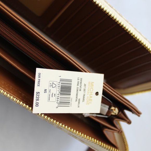 COPY - NWT MICHAEL KORS Jet Set Large Travel Wallet Vanilla Color - Picture 5 of 5